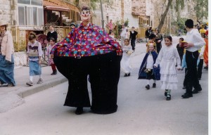 Jerusalem_Purim_street_scene